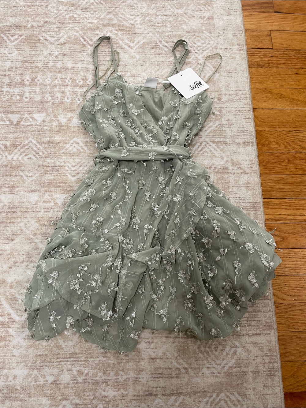 Selfie Leslie Sheri Embellished Chiffon Dress Olive Size Small - Picture 1 of 9